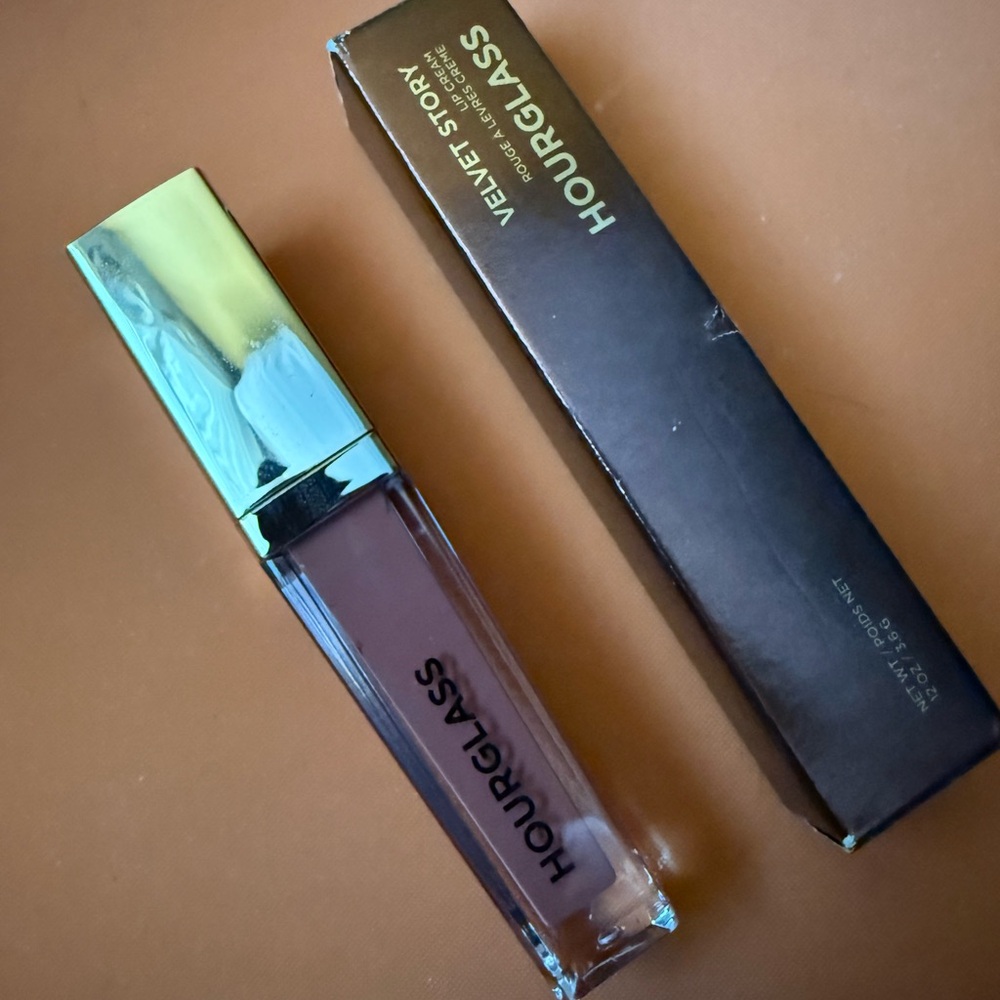Hourglass Velvet Story Lip Cream - Deep Berry
